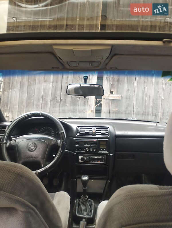 Седан Opel Vectra 1995 в Чернівцях