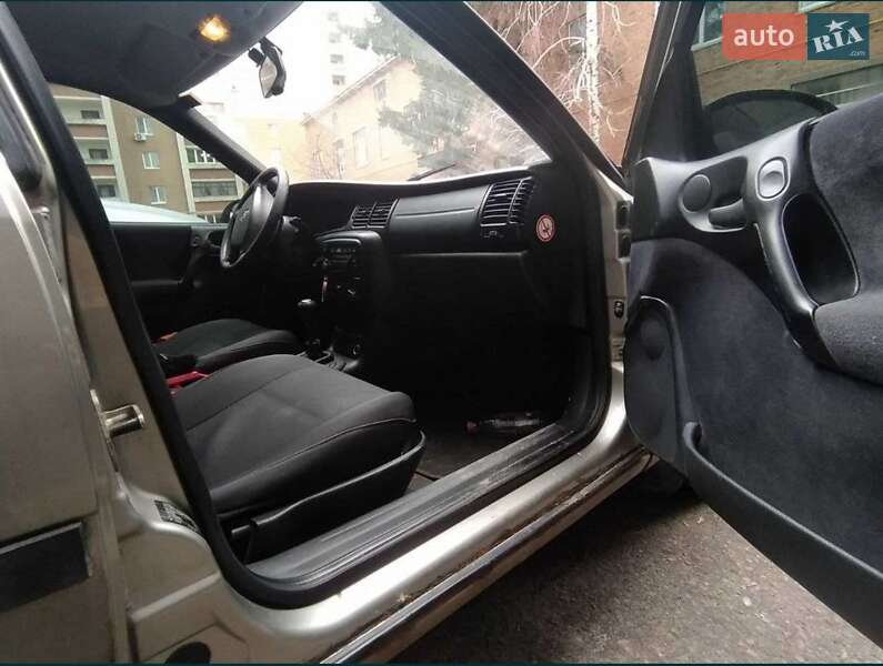 Седан Opel Vectra 1998 в Житомире