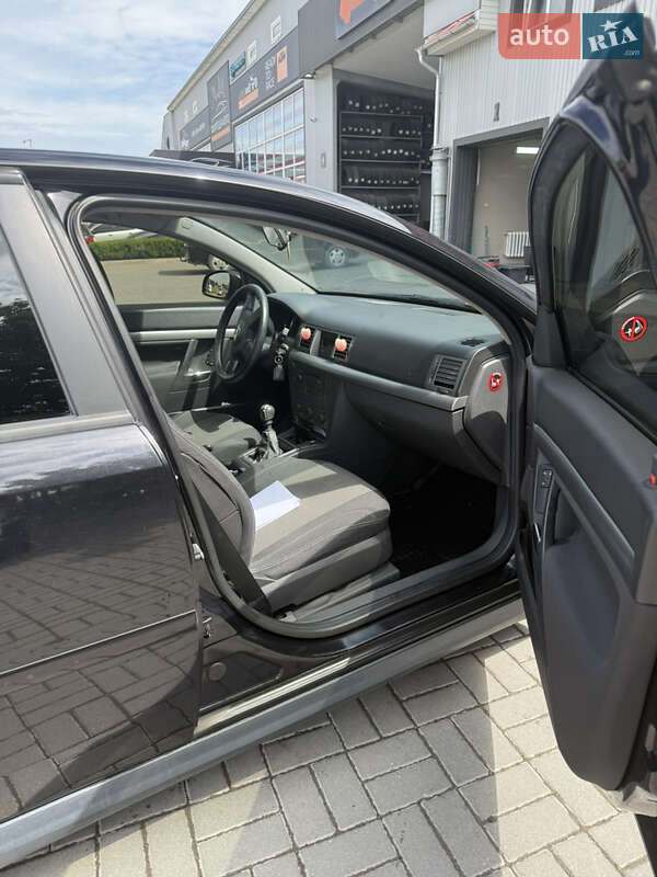 Седан Opel Vectra 2004 в Кам'янець-Подільському