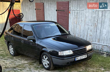 Лифтбек Opel Vectra 1990 в Жовкве
