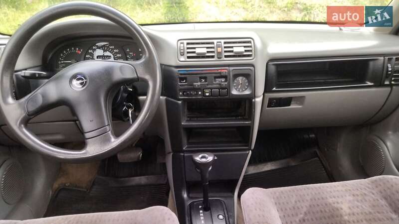 Лифтбек Opel Vectra 1993 в Львове