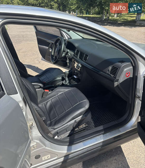 Седан Opel Vectra 2004 в Новом Буге