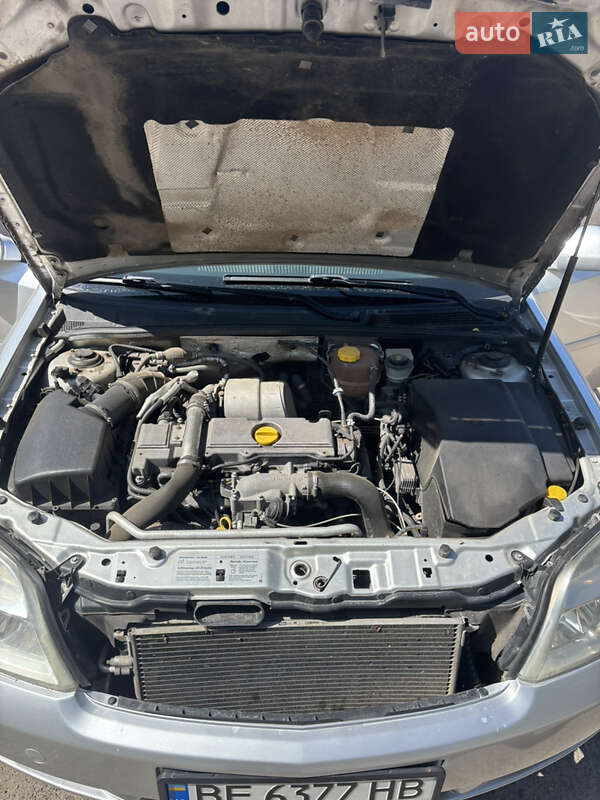 Седан Opel Vectra 2004 в Новом Буге