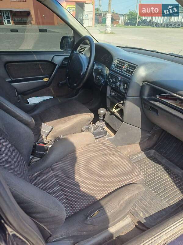 Седан Opel Vectra 1990 в Миргороде