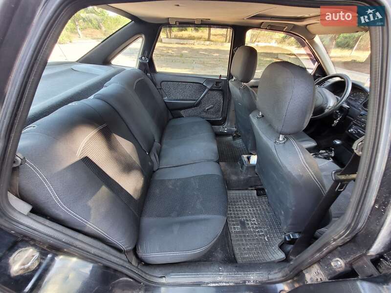 Седан Opel Vectra 1995 в Покрове