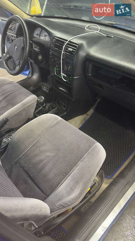 Седан Opel Vectra 1992 в Ровно