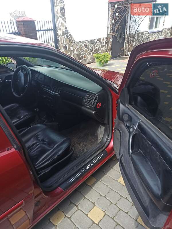 Седан Opel Vectra 1997 в Самборе
