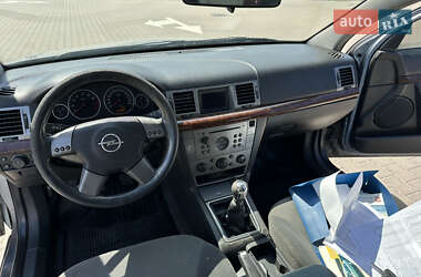 Седан Opel Vectra 2004 в 