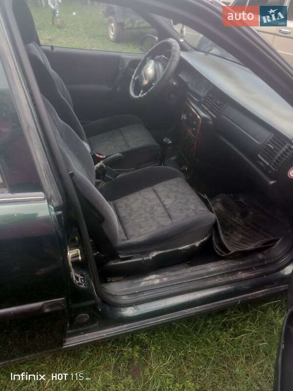 Седан Opel Vectra 1998 в Золочеве