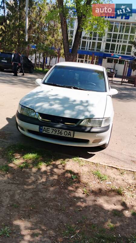 Седан Opel Vectra 1996 в Днепре