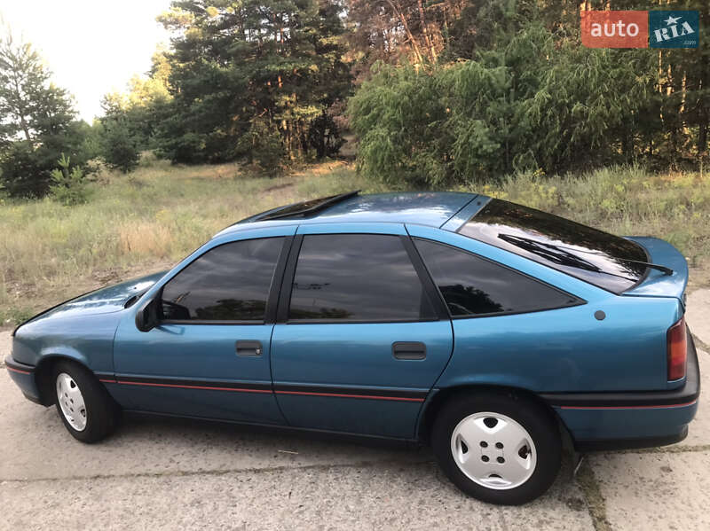 Лифтбек Opel Vectra 1992 в Горишних Плавнях