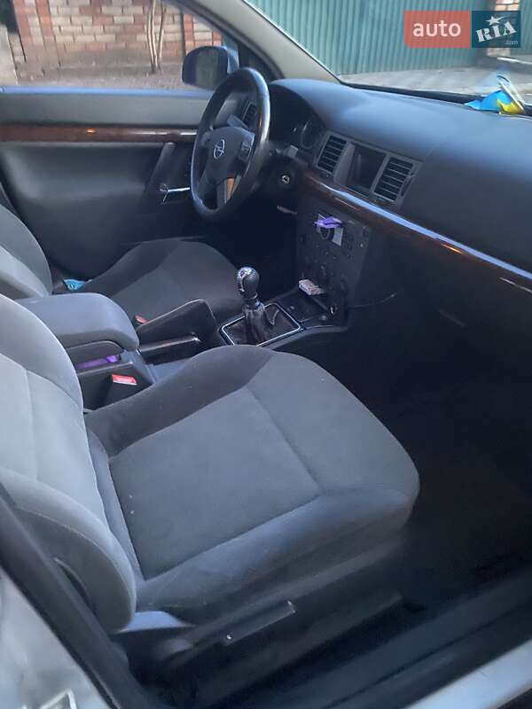 Седан Opel Vectra 2005 в Кривом Роге