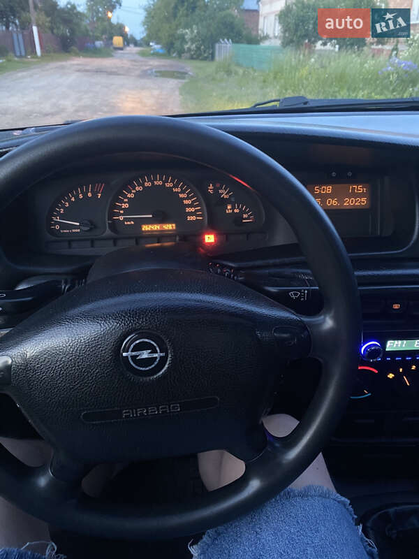 Седан Opel Vectra 1997 в Самборе