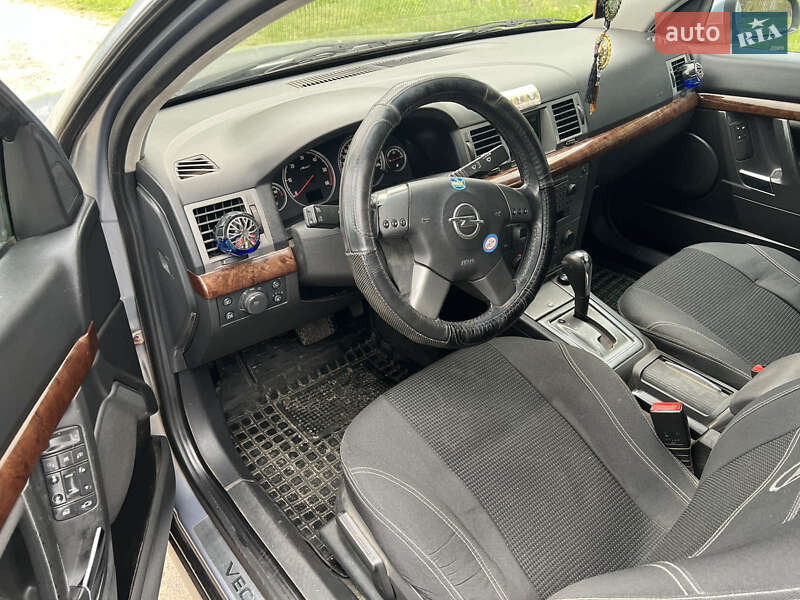 Универсал Opel Vectra 2004 в Буске