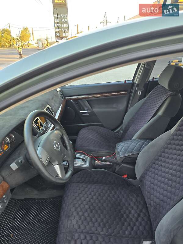 Седан Opel Vectra 2004 в Днепре