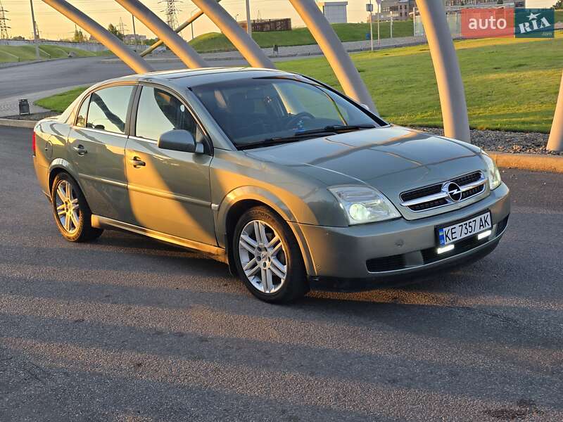Седан Opel Vectra 2004 в Днепре