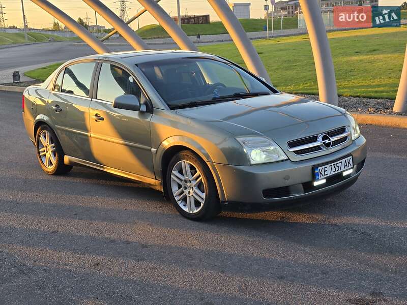 Седан Opel Vectra 2004 в Днепре