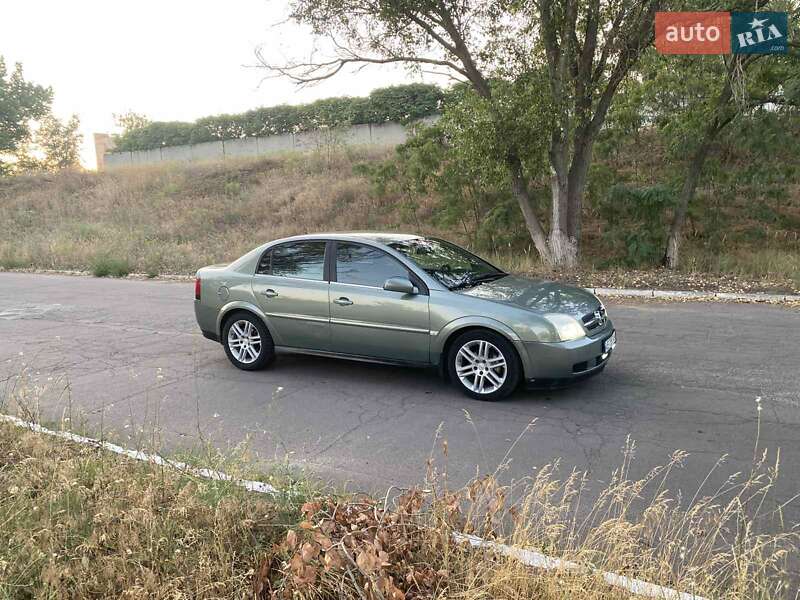 Седан Opel Vectra 2004 в Днепре