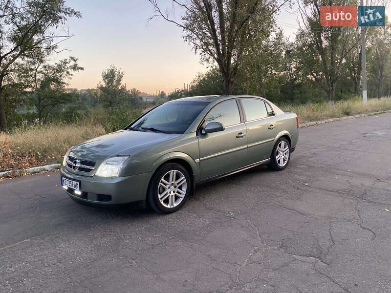 Седан Opel Vectra 2004 в Днепре