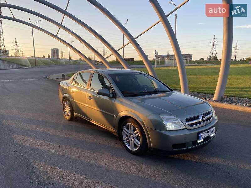 Седан Opel Vectra 2004 в Днепре
