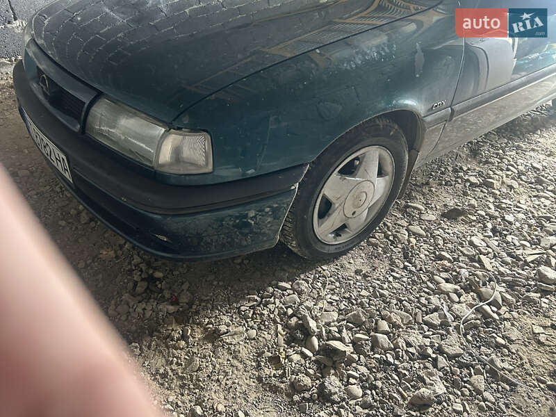 Седан Opel Vectra 1995 в Долине
