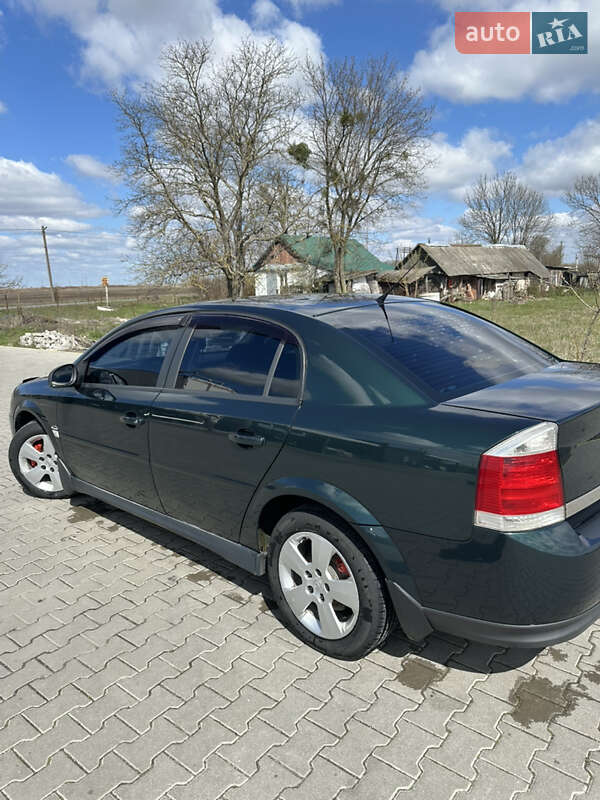 Седан Opel Vectra 2004 в Львове