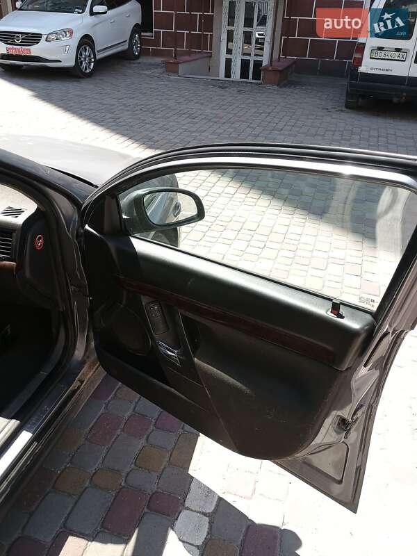 Седан Opel Vectra 2002 в Тернополі