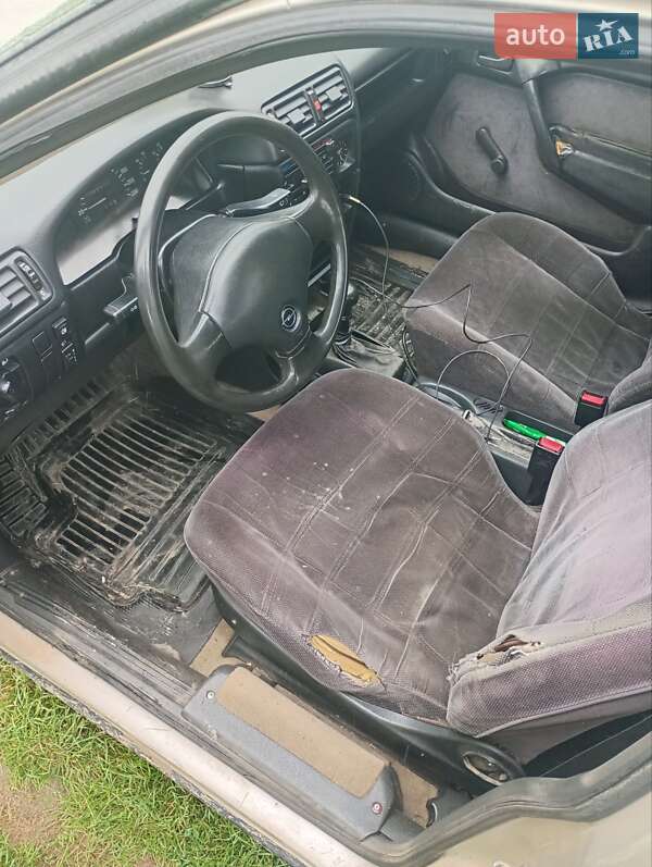 Седан Opel Vectra 1990 в Ровно