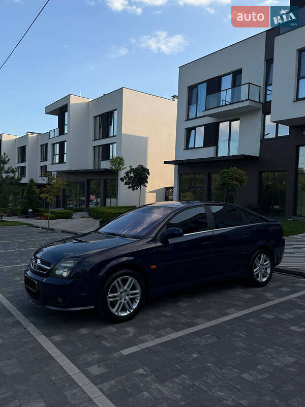 Ліфтбек Opel Vectra 2003 в Ужгороді
