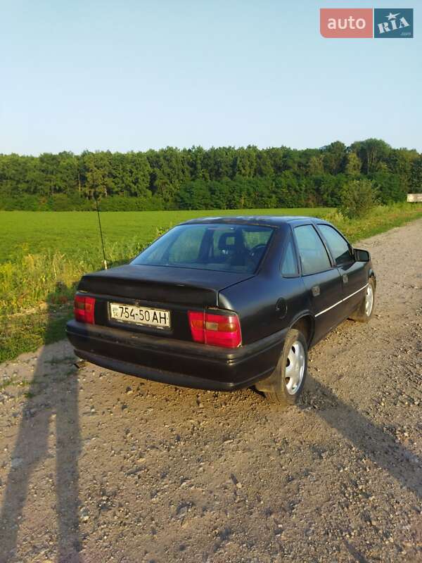 Седан Opel Vectra 1990 в Липовці