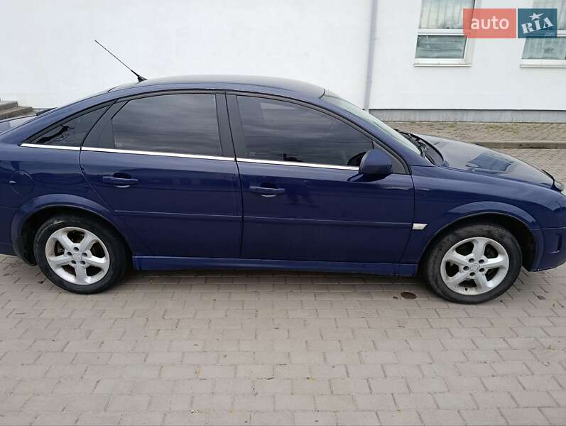 Седан Opel Vectra 2004 в Житомирі