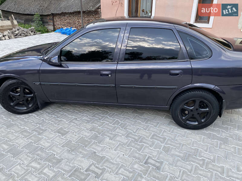 Седан Opel Vectra 1996 в Коломиї