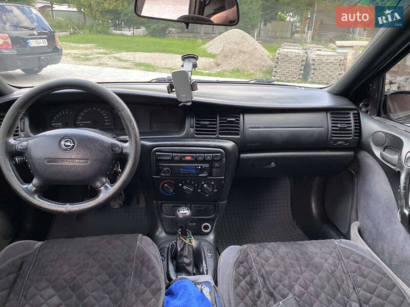 Седан Opel Vectra 1996 в Коломиї