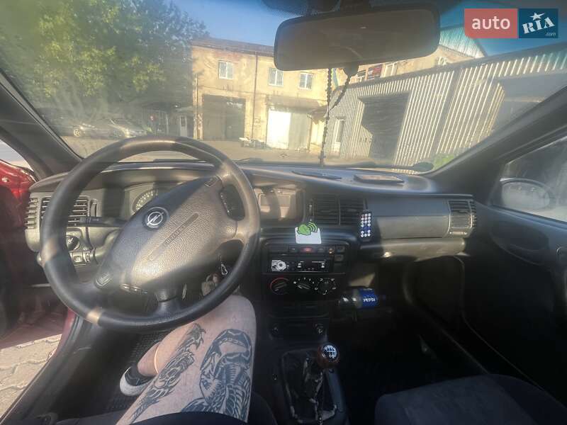 Седан Opel Vectra 1998 в Львові