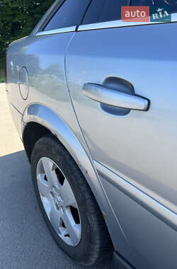 Лифтбек Opel Vectra 2004 в 