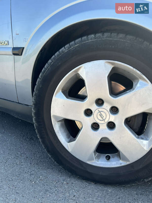 Лифтбек Opel Vectra 2004 в Ивано-Франковске