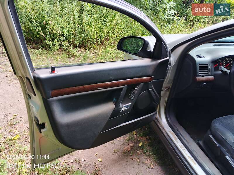 Седан Opel Vectra 2002 в Гадяче