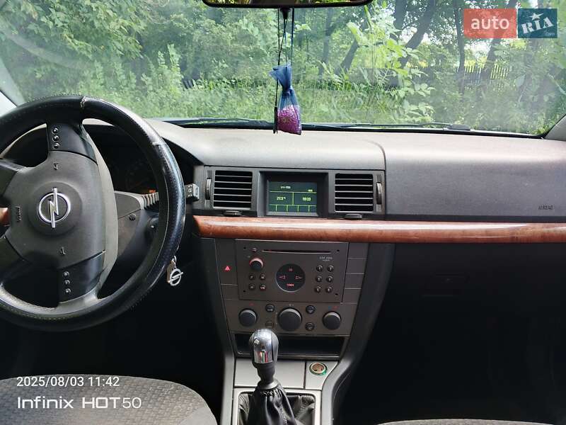 Седан Opel Vectra 2002 в Гадяче