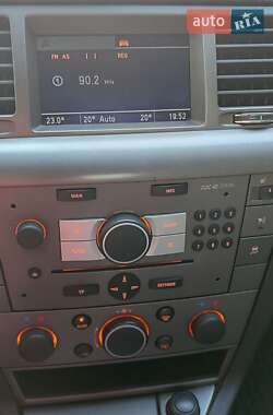 Седан Opel Vectra 2006 в Казатине