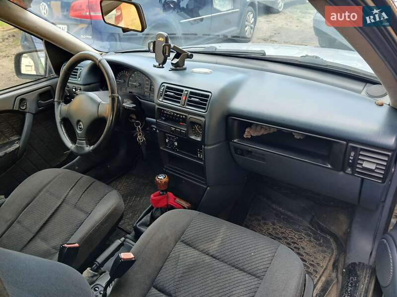 Седан Opel Vectra 1989 в Яворове фото 2 Седан Opel Vectra 1989 в Яворове