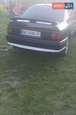 Седан Opel Vectra 1993 в Сарнах