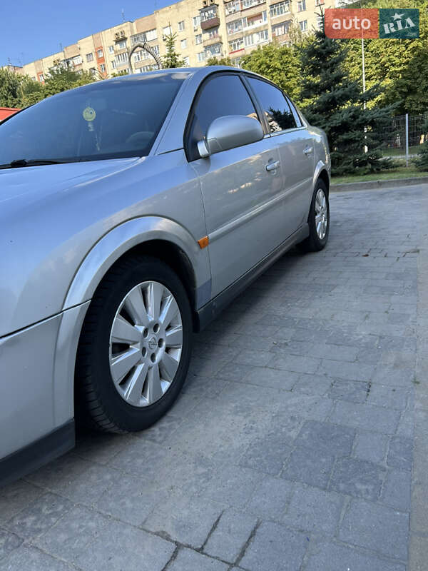 Седан Opel Vectra 2003 в Львове