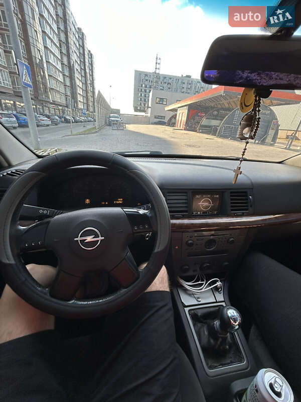 Седан Opel Vectra 2003 в Львове