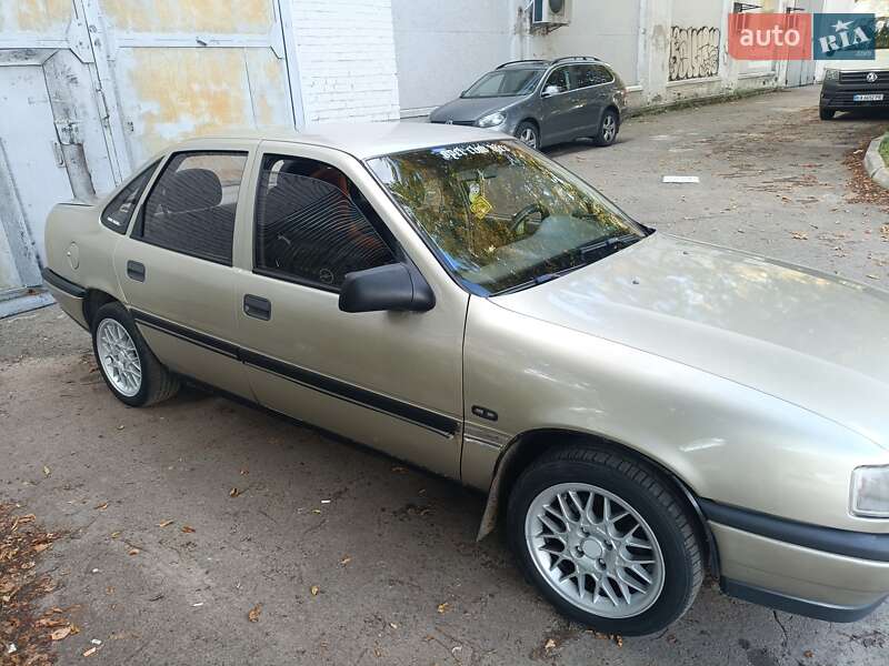 Седан Opel Vectra 1989 в Киеве