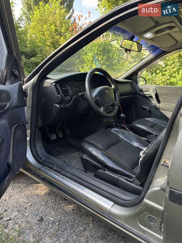 Седан Opel Vectra 1996 в Виннице