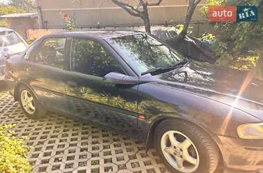 Седан Opel Vectra 1997 в Косове
