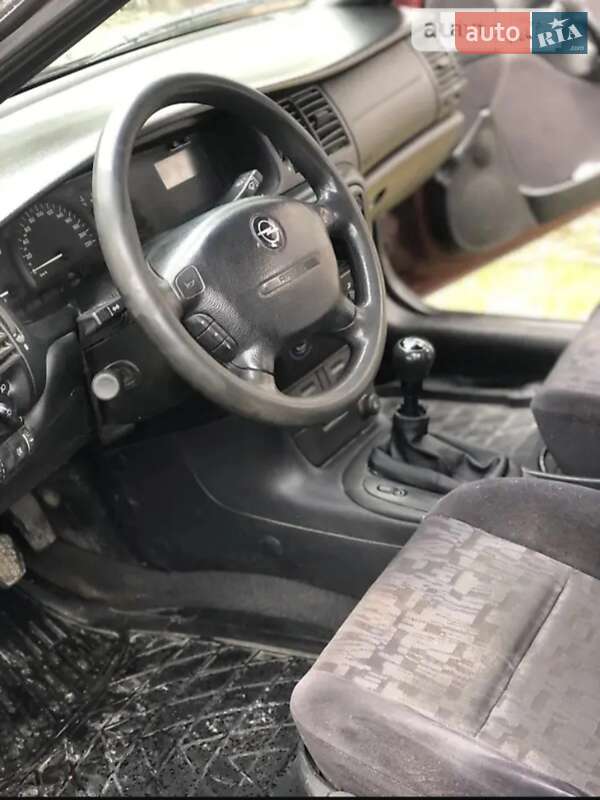 Седан Opel Vectra 1998 в Дубно