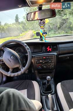 Седан Opel Vectra 2001 в 