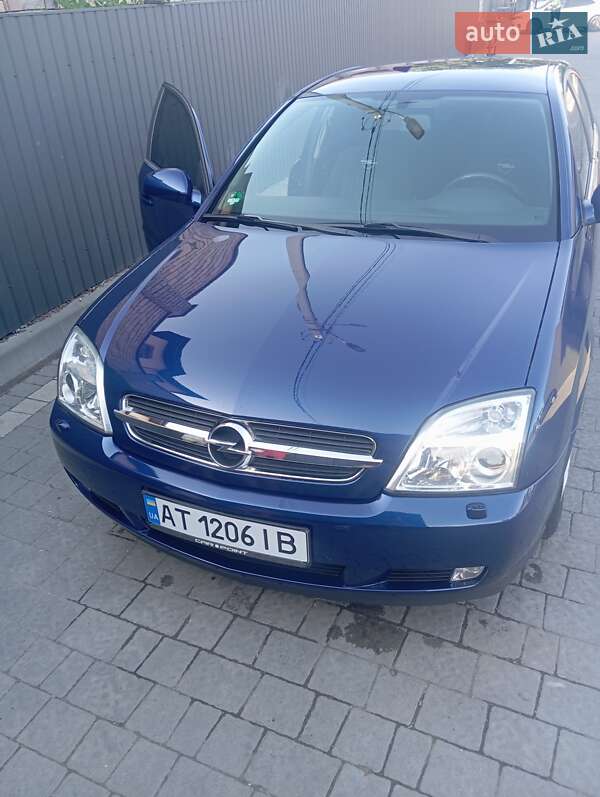 Седан Opel Vectra 2004 в Ивано-Франковске