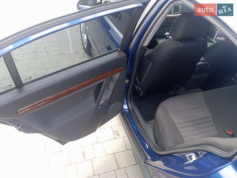 Седан Opel Vectra 2004 в Ивано-Франковске